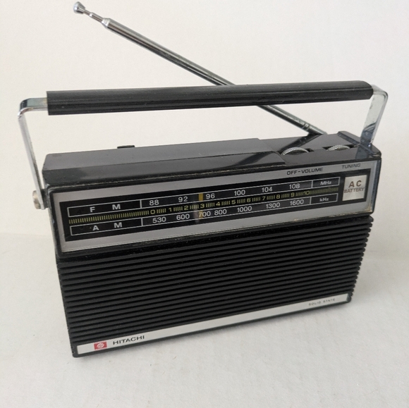 Vintage 1970's/80s Hitachi AM FM Transistor Working Radio. AC/Battery - Picture 1 of 5